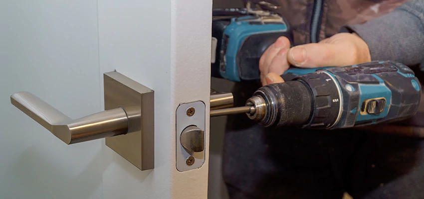 Broken Door Handle Lock Repair in Brandon, Florida